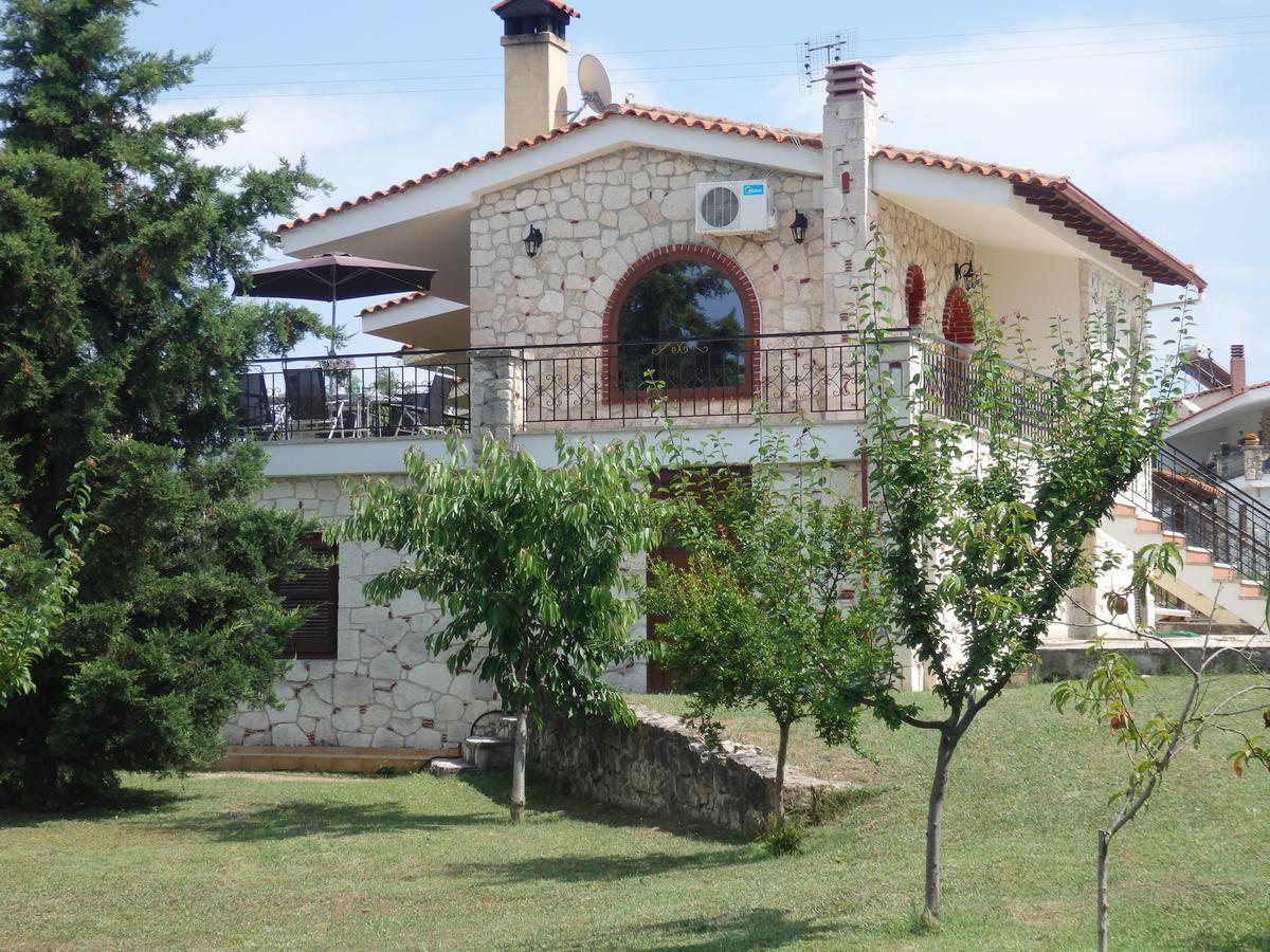Villa George Áfitos Extérieur photo